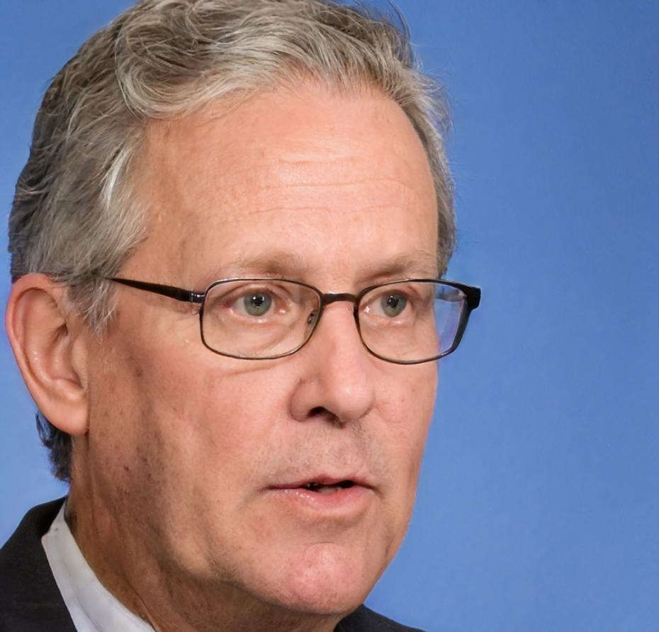 Baxter Fenwick, senior financial educator with 15 years experience