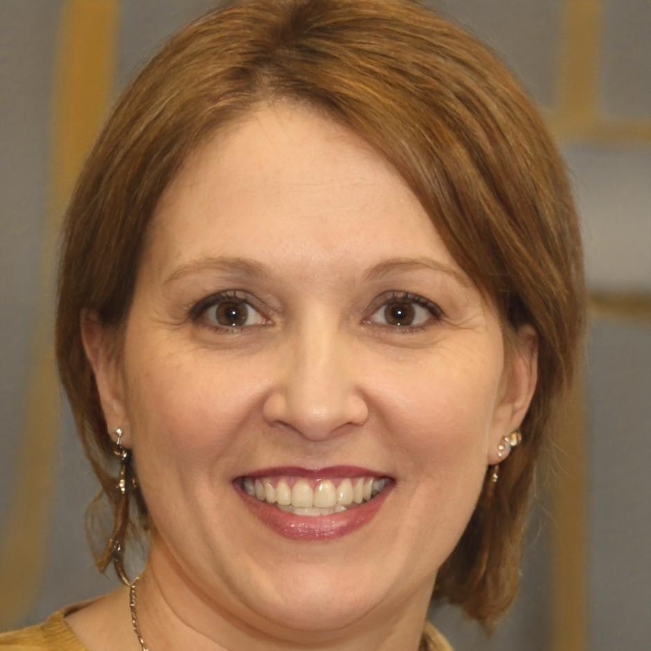 Rhiannon Veldman reviewing participant materials